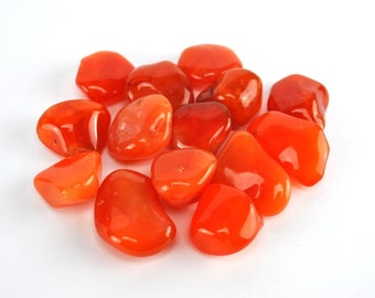 Carnelian - tumbled stone - crystal - vitality and energy - removes fears - confidence - sacred chakra - reiki - altar - protection