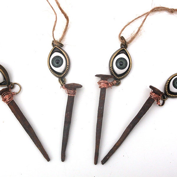 Front door amulet with 19th century coffin nail - protection against enemies and the evil eye - voodoo wicca witch