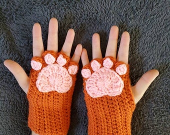 Guanti senza dita a forma di zampa di gatto all'uncinetto