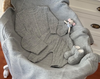 Knitted Newborn Outfit Set – Soft Gray Cable-Knit, 10-Piece