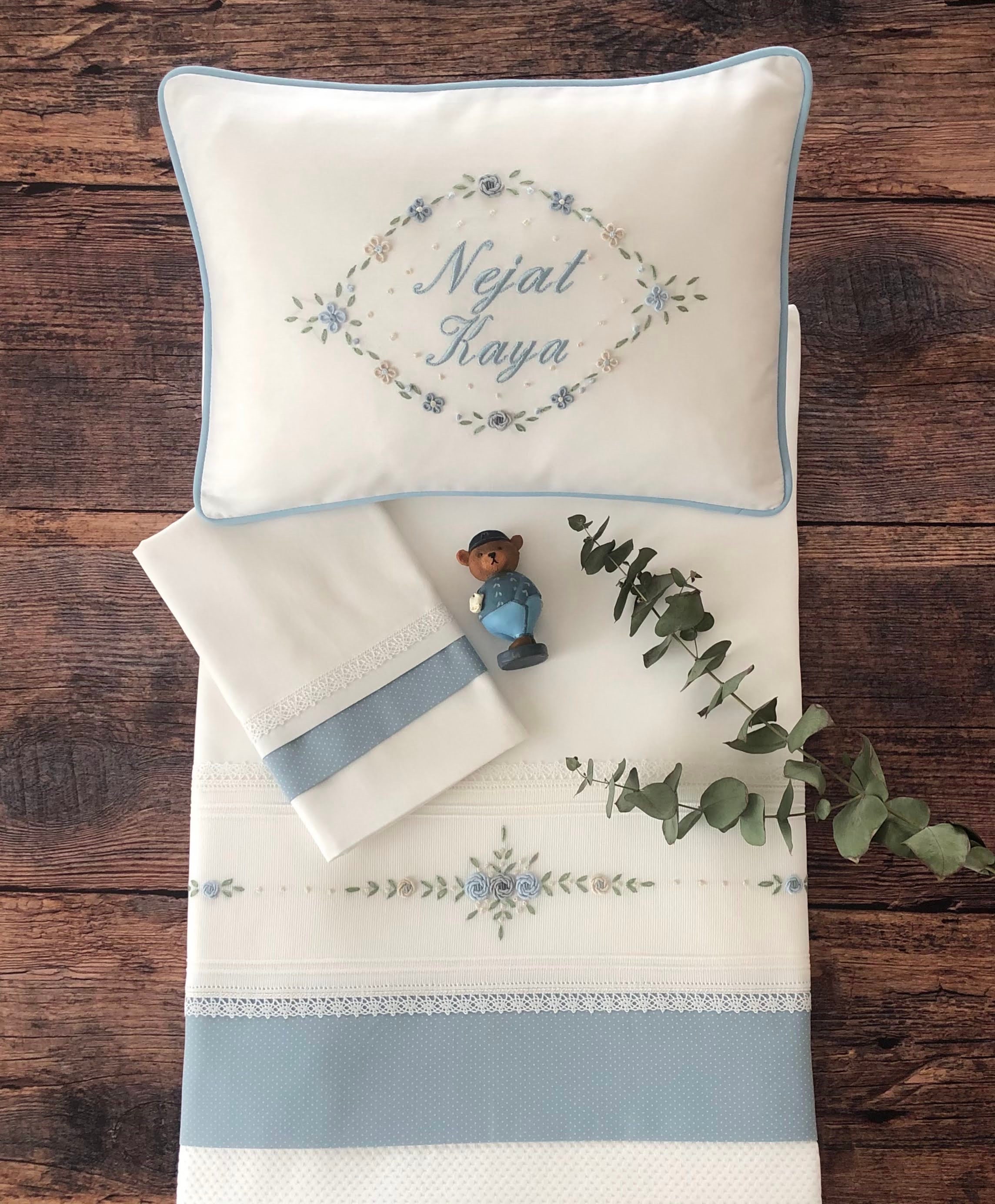 Lily Blue Personalized 4 Piece Baby Quilted Bedspread Set , Hand