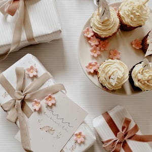 Geschenkpapier Geburt Geburtstag Baby Verpackungspapier Einpackpapier Kreativpapier Bastelpapier Papierbogen 70x50 (gefaltet)