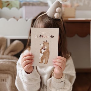Postkarte Schulanfang Bär Schulkind | Karte Einschulung, Bär & Zuckertüte