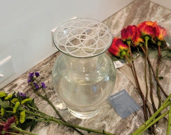 Flower Vase Arranger (Frog) - 3" to 12" in .5" scaling and Custom Sizes - LOTS of Color Options - (Shown in Clear)