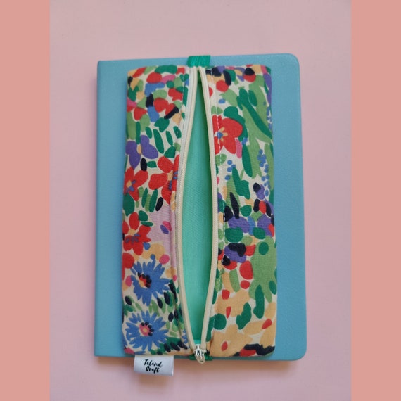 Astuccio In Cotone Trapuntato Indiano Con Stampa Floreale, Turchese, 23x8 Cm
