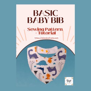 Peut inclure: Une bavette de bébé blanche avec un imprimé de dinosaures. La bavette est doublée de tissu éponge blanc et comporte deux boutons-pression jaunes. Le texte "BASIC BABY BIB Sewing Pattern + Tutorial" est en haut de l'image. L'adresse du site Web "https://telandcraft.etsy.com" est sous le texte.