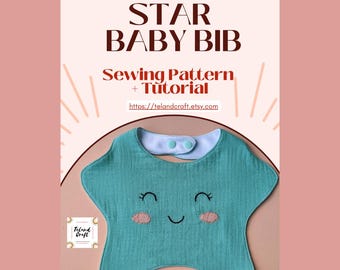 Op de afbeelding: Een turquoise blauwe stervormige baby-slabbetje met een geborduurd lachend gezicht. Het slabbetje heeft een witte katoenen voering en twee blauwe drukknopen. De tekst "STAR BABY BIB Sewing Pattern + Tutorial" staat bovenaan de afbeelding. Het websiteadres "https://telandcraft.etsy.com" staat onder de tekst.