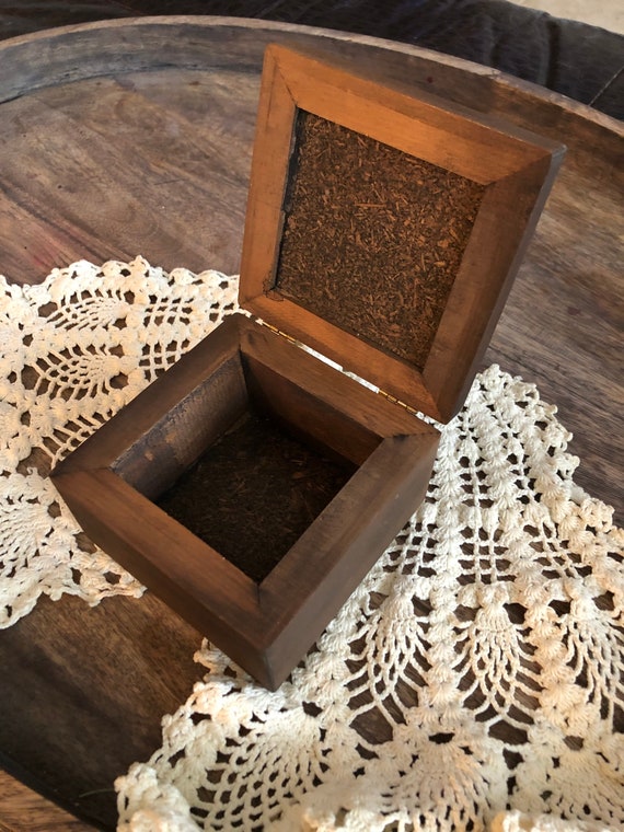 Vintage Wood Jewelry Trinket or Storage Box with Tile… Gem