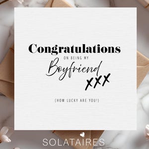 Acho que ser sua namorada já é um presente de aniversário suficiente, cartão de aniversário engraçado para ele, cartão de aniversário para namorado/marido/finanças