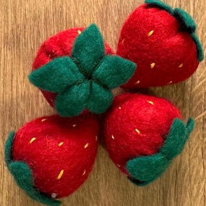 Strawberries - Set of 4- Felt Food - Fruit Set - Felt Play Food