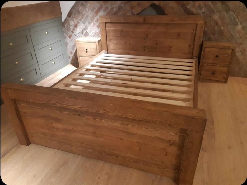 Cama Cambridge de madera maciza, disponible en todos los tamaños y fabricada bajo pedido. ¡Montaje gratuito en el momento de la entrega! imagen 2