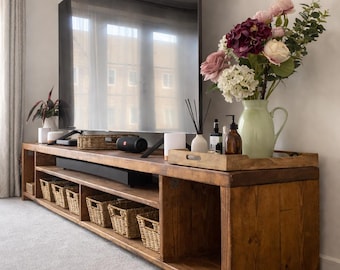 Mueble de TV rústico de madera maciza hecho a mano: Centro multimedia a medida