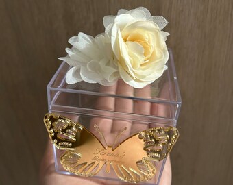 Luxury Box Favors for Quinceañera, Clear Box with Ivory Flower, Mis 15 Años Box Gift,Box Favors with Roses,Big Box Wedding Favors