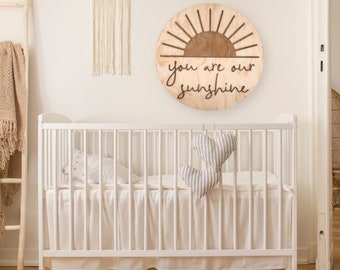 You Are Our Sunshine Holzschild - Sonnenschein Holzschild, Kinderzimmerdeko, Babypartygeschenk, Neutrales Kinderzimmer