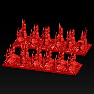Puede incluir: Figuras en miniatura rojas de arqueros y lanceros, dispuestas sobre bases rectangulares. Las figuras están en posición de combate, con arcos tensos y lanzas en alto. El tema general sugiere un juego de mesa de fantasía o histórico.