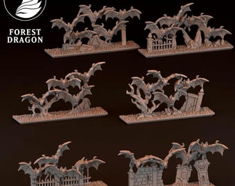 Puede incluir: Colección de piezas de terreno de fantasía en miniatura con murciélagos, árboles y lápidas. Las piezas son de color neutro y están diseñadas para juegos de mesa. El logotipo de Forest Dragon está en la esquina superior izquierda.