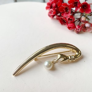 Antique golden hand shaped brooch, real pearl, rhinestone, Japanese vintage