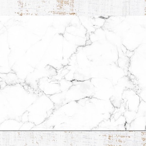 Puede incluir: Fondo blanco de mármol con un sutil patrón de vetas grises. El mármol tiene una superficie lisa y pulida.