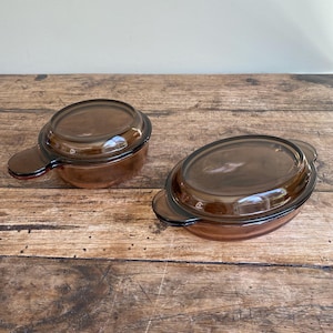 Corning Visions Amber Grab-It Bowls Set of 2 with Lids, Models V-150-B and V-14-B, 1980s Vision Ware Individual Covered Casserole Dishes