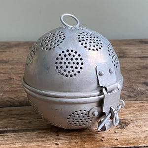 Aluminum Rice Ball Cooker Infuser French Country Primitive Metal Soup Spice Infuser Giant 4" Tea Ball Bouquet Garni Cage Farmhouse Kitchen