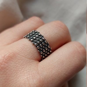 Dotted band ring