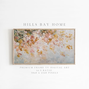 Puede incluir: Una impresión artística digital enmarcada con un diseño floral en tonos melocotón, amarillo y verde. La obra de arte tiene un estilo texturizado y pictórico sobre un fondo azul claro. El texto "HILLS BAY HOME" está en la parte superior. El texto "PREMIUM FRAME TV DIGITAL ART" está en la parte inferior.