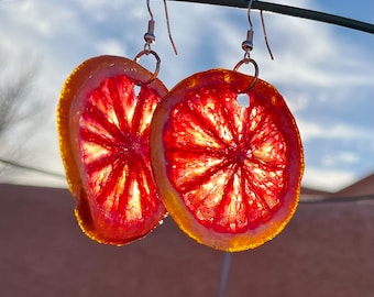 Oorbellen bloedsinaasappel framboos – gedroogd fruit, glas-in-loodstijl
