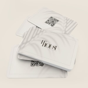 Horizontale minimalistische visitekaartjesjabloon Canva met QR-code voor online winkels, websites, portfolio's | Directe download