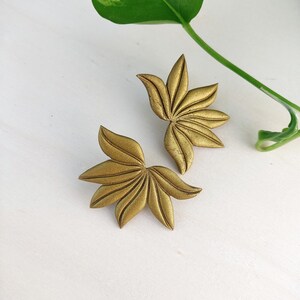 Golden Polymer Clay Earrings Unique and lightweight Luxurious Stylish zdjęcie 8