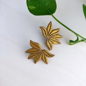 Golden Polymer Clay Earrings Unique and lightweight Luxurious Stylish zdjęcie 10