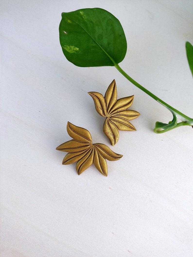 Golden Polymer Clay Earrings Unique and lightweight Luxurious Stylish zdjęcie 10