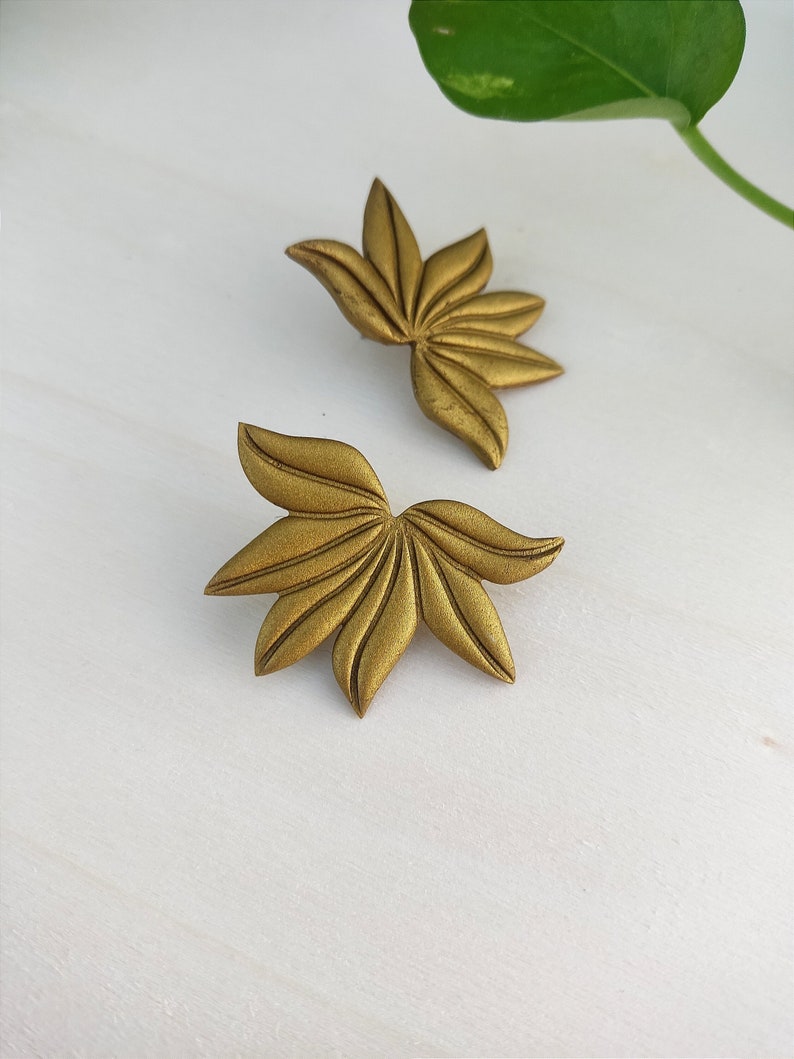 Golden Polymer Clay Earrings Unique and lightweight Luxurious Stylish zdjęcie 1