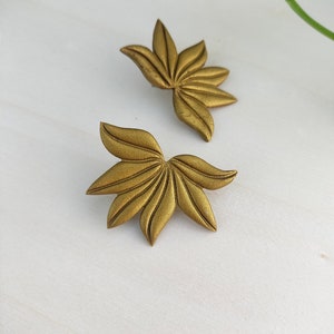 Golden Polymer Clay Earrings Unique and lightweight Luxurious Stylish zdjęcie 9