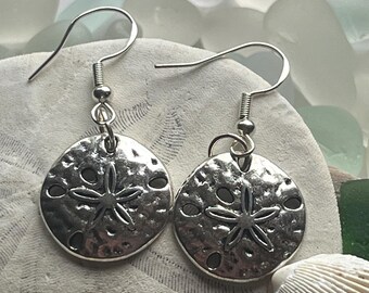 Sand dollar bedel oorbellen op zilveren 925-draden.
