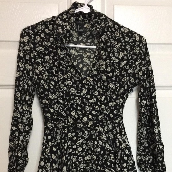 Whismy Goth Whimsical Gothic Cute Casual Black & White Floral Long-sleeved Dress Size Small - Hippie Goth Sumer - Witch / Witchy