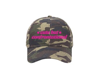 Schattig maar confronterend - Camo geborduurde Dad Hat, roze en camo-hoed
