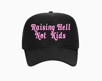 Raising Hell Not Kids - zwart-roze truckerhoed