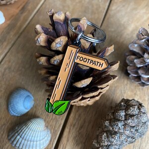 Footpath sign hiking enamel key ring keychain