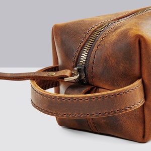 Trousse de toilette en cuir, cadeau trousse de toilette pour homme, trousse de voyage en cuir pour lui, trousse de toilette personnalisée, cadeau de sac à main gravé en kit dopp pour lui
