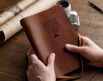 Gegraveerd lederen dagboek Joods geschenk, Israëlische geschenken, Judaïca geschenken voor bar mitswa, chanoeka 2023 menora