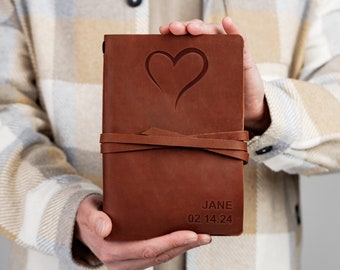 Wrap lederen dagboek, lederen schetsboek, Be My Valentine, dagboek cadeau, dagboek met monogram, Valentijnsdag hart, dagboek met naam