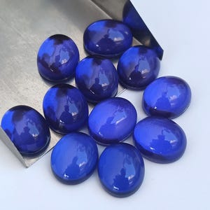 Natürliche Quarz Doublette in Blau Tansanit Farbe Quarz Oval Cabochon - Flache Rückseite kalibriert Edelstein für die Schmuckherstellung (5 x 7 mm bis 13 x 18 mm)