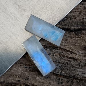 Regnbågsmånsten-cabochon: Rektangulär ädelsten för smyckestillverkning