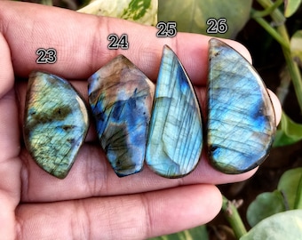 Cabujón de labradorita: piedra preciosa suelta de forma elegante para hacer joyas