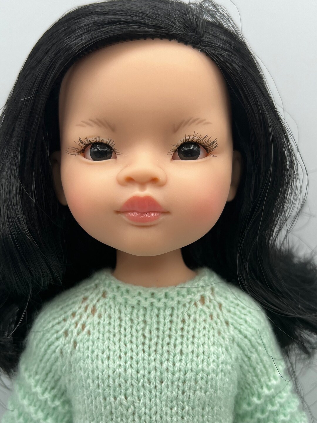 Poupée Paola Reina 32 cm - Las Amigas - Ana Belén dans une robe noire à