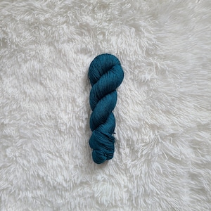 Shake Your Teal Feather - Classic Fingering Base - 100% Superwash Merino Wool Yarn