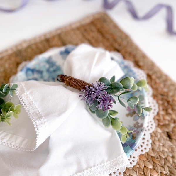 Eucalyptus and purple flowers napkin ring. Quinceañera napkin ring. Quinceañera napkin holder. Purple centerpiece for table