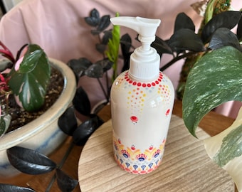 Handbeschilderde keramische zeepdispenser, vrolijke mandala decoratie voor badkamer en keuken