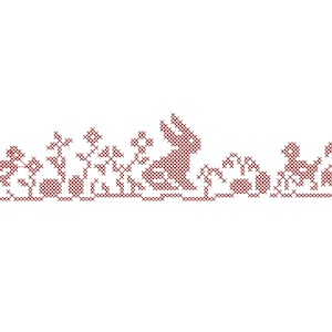 Puede incluir: Diseño de punto de cruz bordado en rojo con un conejo, pájaros, flores y otros elementos inspirados en la naturaleza.