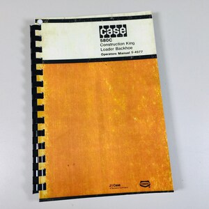 Può includere: Un manuale dell'operatore per un caricatore-escavatore Case 580C Construction King. Il manuale è intitolato "Operators Manual 9-4977".
